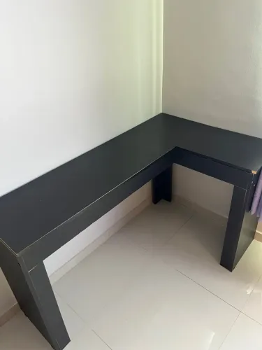 Escrivaninha em L preta