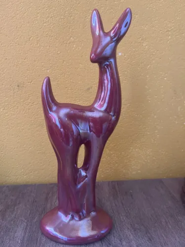 Escultura de veado decorativa