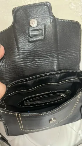 Bolsa de Ombro Preta em Couro legítimo