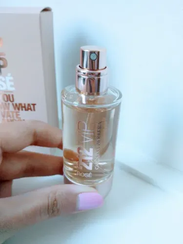 Carolina Herrera 212 VIP Rose Feminino Eau de Parfum - 30ml