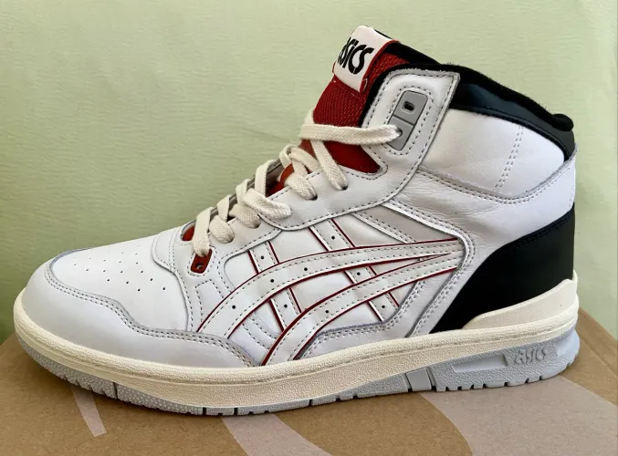 Tênis Asics cano alto