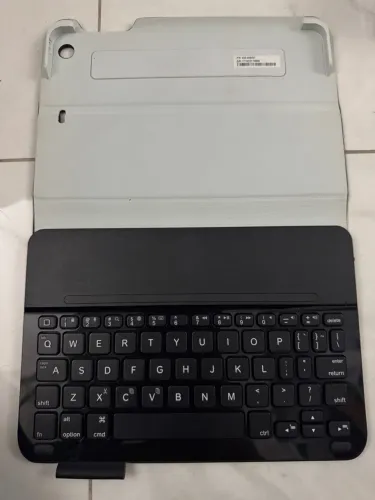 Capa Teclado para iPad 1, 2 e 3 Mini