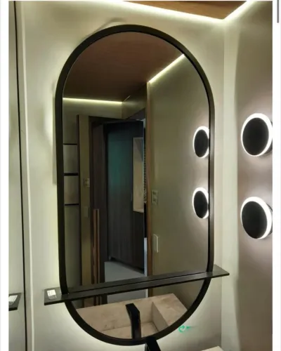 Espelho Oval Iluminado com Design Moderno