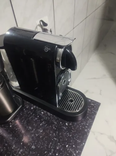 Cafeteira Nespresso Citz 110V (semi nova)