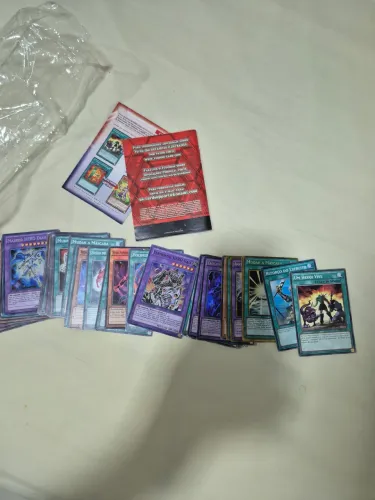 Coleção de cartas yu-gi-oh deck hero