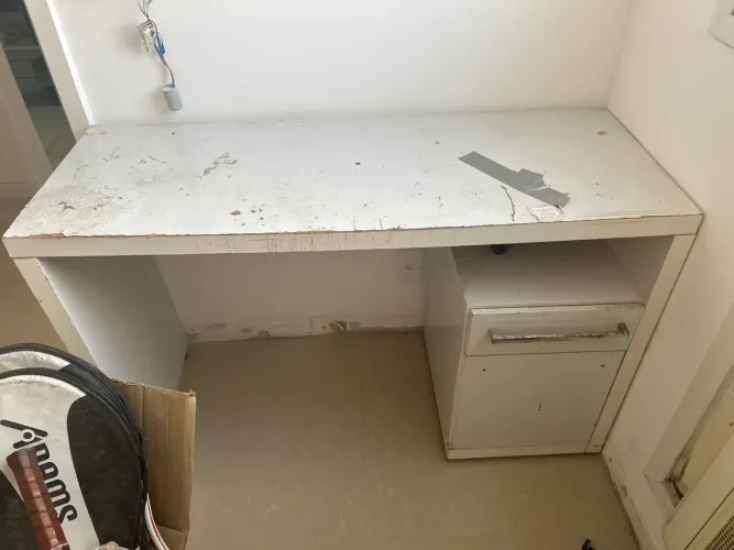 Bancada de escritorio com gaveta e armario