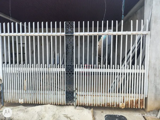 Vendo portão com metalon 20/30 tamanho 3,60×2,10