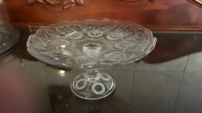 Antigo prato de vidro prensado cristal com Pedestal