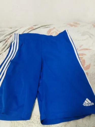 Bermuda Adidas original , negociável 