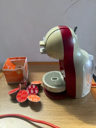 cafeteira Arno Dolce Gusto Mini Me vermelha 