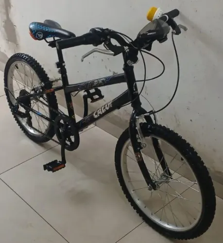 Bicicleta Caloi Hot Wheels - Aro 20 - 7 marchas.