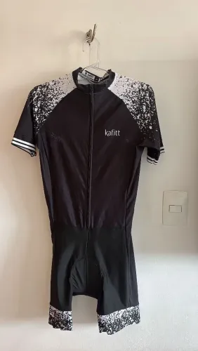 Roupa de ciclismo feminina