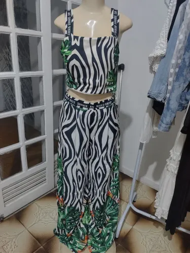 Calça e blusa