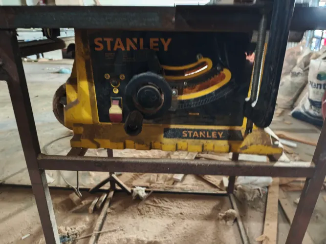 Serra de bancada Stanley 1800w