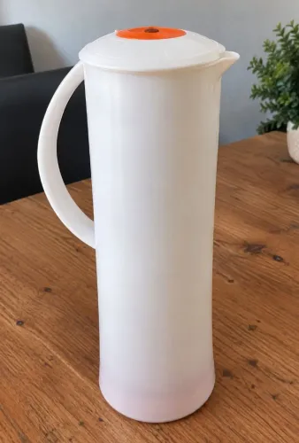Garrafa termica tupperware original , mantém a temperatura por ate 10 horas !