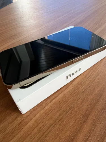 iPhone 14 Pro 128gb, acompanhado de 10 películas