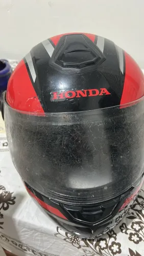 Capacete vermelho original da Honda
