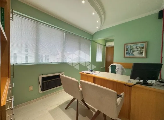 Sala comercial no Centro de Bento Gonçalves em frente ao hospital Tacchini