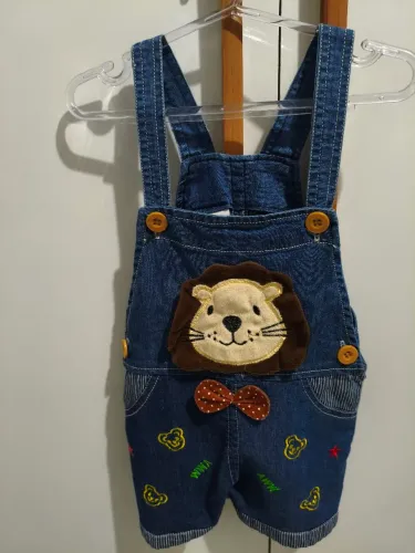 Jardineira jeans Kids clothes, tamanho 9 a 12 meses 