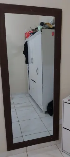 Espelho de corpo todo.
