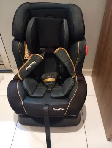 Vendo cadeirinha para carro Fischer price- 0 a 25kg usada em perfeito estado 