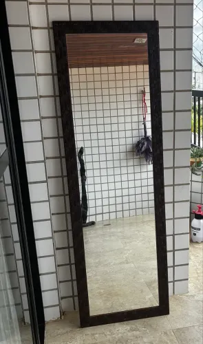 Espelho com moldura