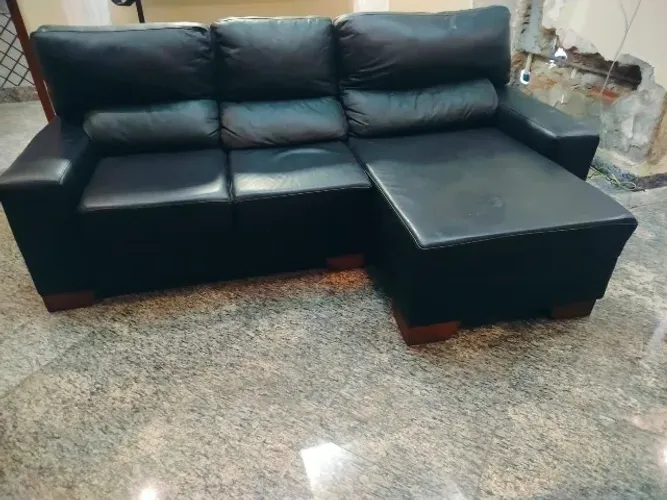 Sofá em couro retrátil e reclinável 