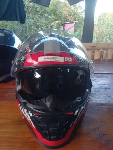 Vendo capacete tamanho 62