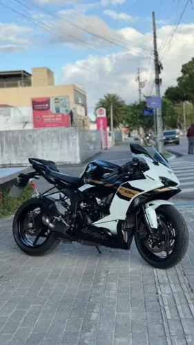 KAWASAKI NINJA ZX-6R BRANCA