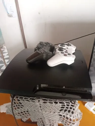 PlayStation 3 com controles e jogos. LEIA A DESCRIÇÃO ACEITO OFERTAS