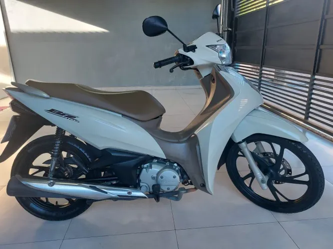 Honda Biz 125 branco perola 
