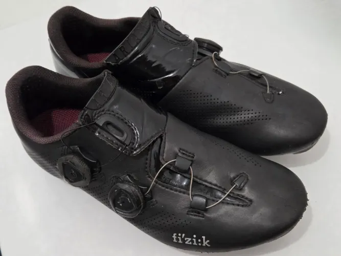 Sapatilha de Ciclismo Fizik R3 Aria - Tamanho 37BR / 39 EU - Preta<br>
