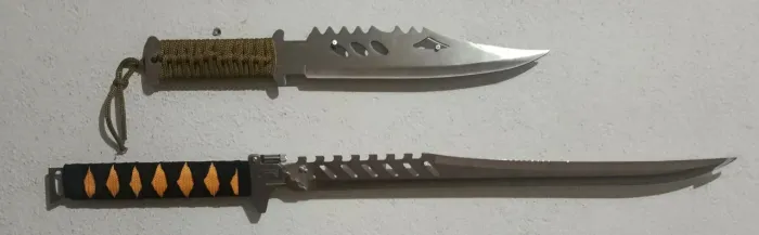 Vendo espada e faca tática 