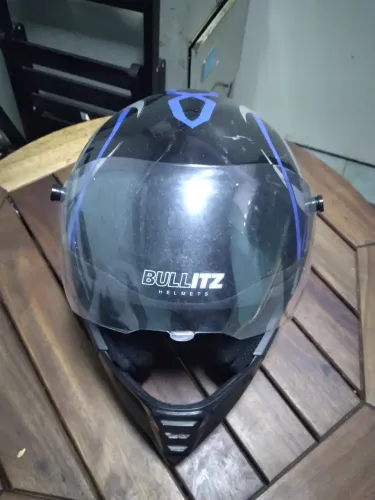 Capacete bullitz, com ponto para câmeras, números56 em bom estado. 