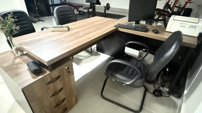 Mesa DIRETOR de escritório com 4 gavetas de 1,50x0,60 em L
