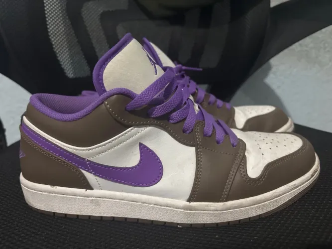 Tênis Jordan cano baixo roxo