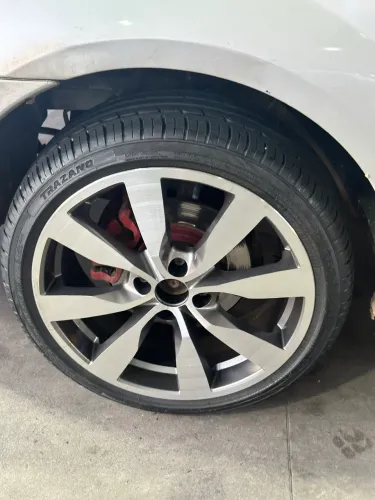 Roda 17 com pneus novos zero 