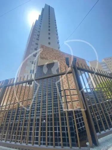 Ótima localização, 03 quartos (Sendo 02 suítes com armários e 01 dormitório), varanda na s