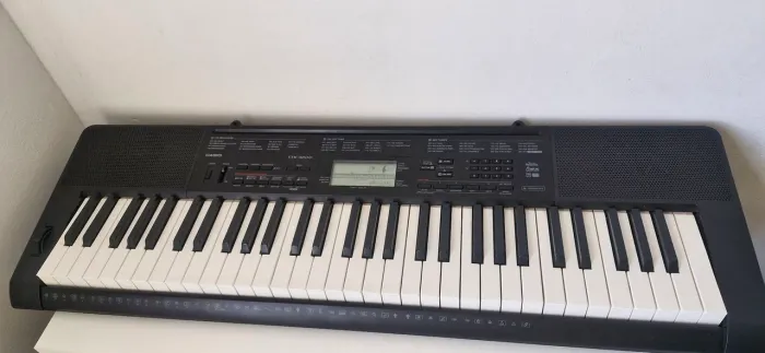 Teclado Casio CTK-3200 + Suporte em X (Suporte de Apoio)