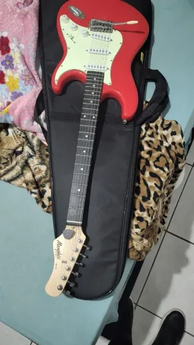 Guitarra elétrica+ caixa acústica
