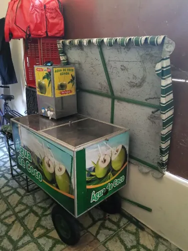 Vendo carrinho de vender água de côco completo, faço a entrega 