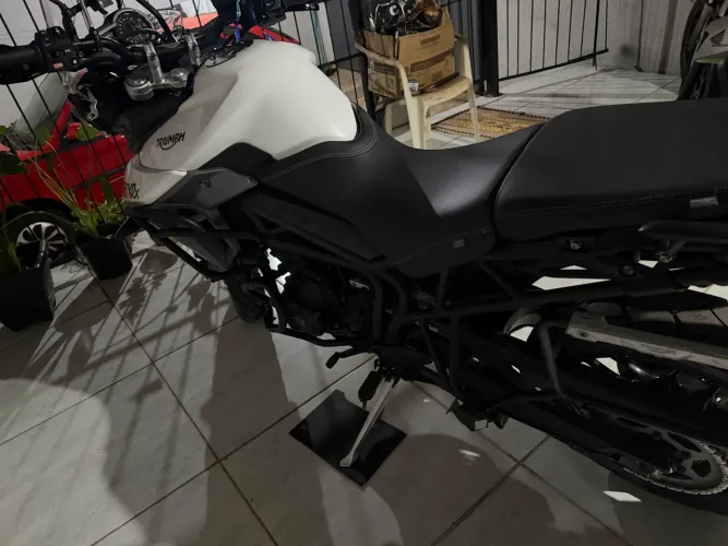 Vendo Triumph Tiger 800 XRx, ano 2016/modelo 2017