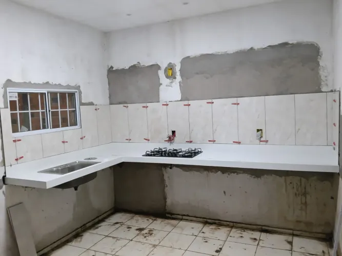 Bancada de cozinha com cuba inox área do Cooktop e