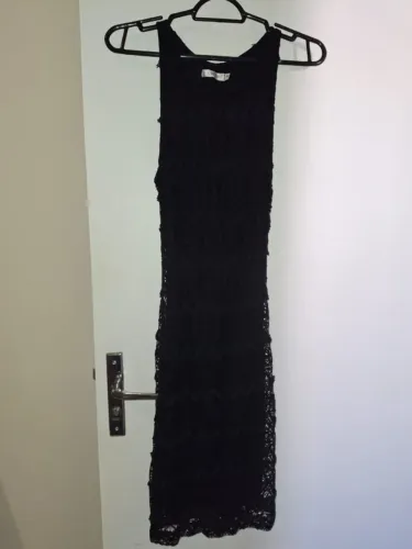 Vestido midi de renda preto