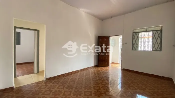 Casa terrea com 3 quartos + Ponto Comercial para alugar na Vila Haro, zona leste de Soroca