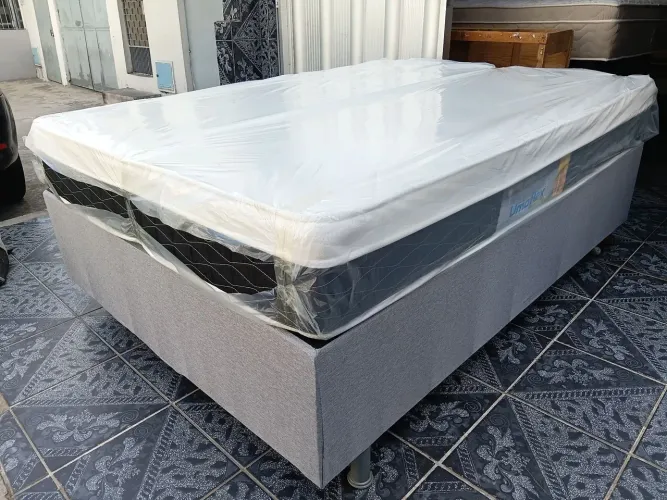 Cama casal seminova