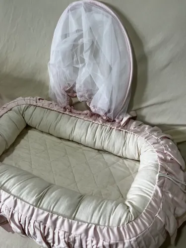 Ninho para bebê com mosqueteiro