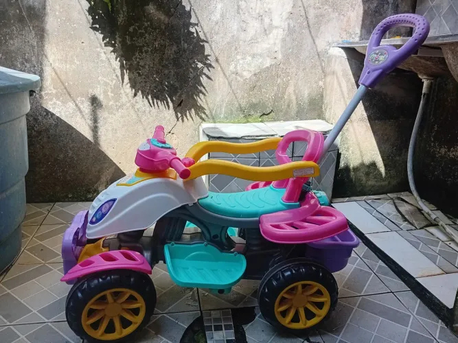Triciclo infantil feminino