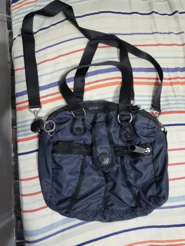 Bolsa Kipling azul escura usada