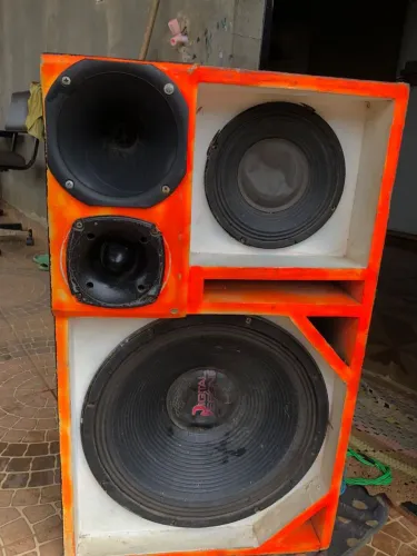 Vendo ou troco uma caixa de som pra carro